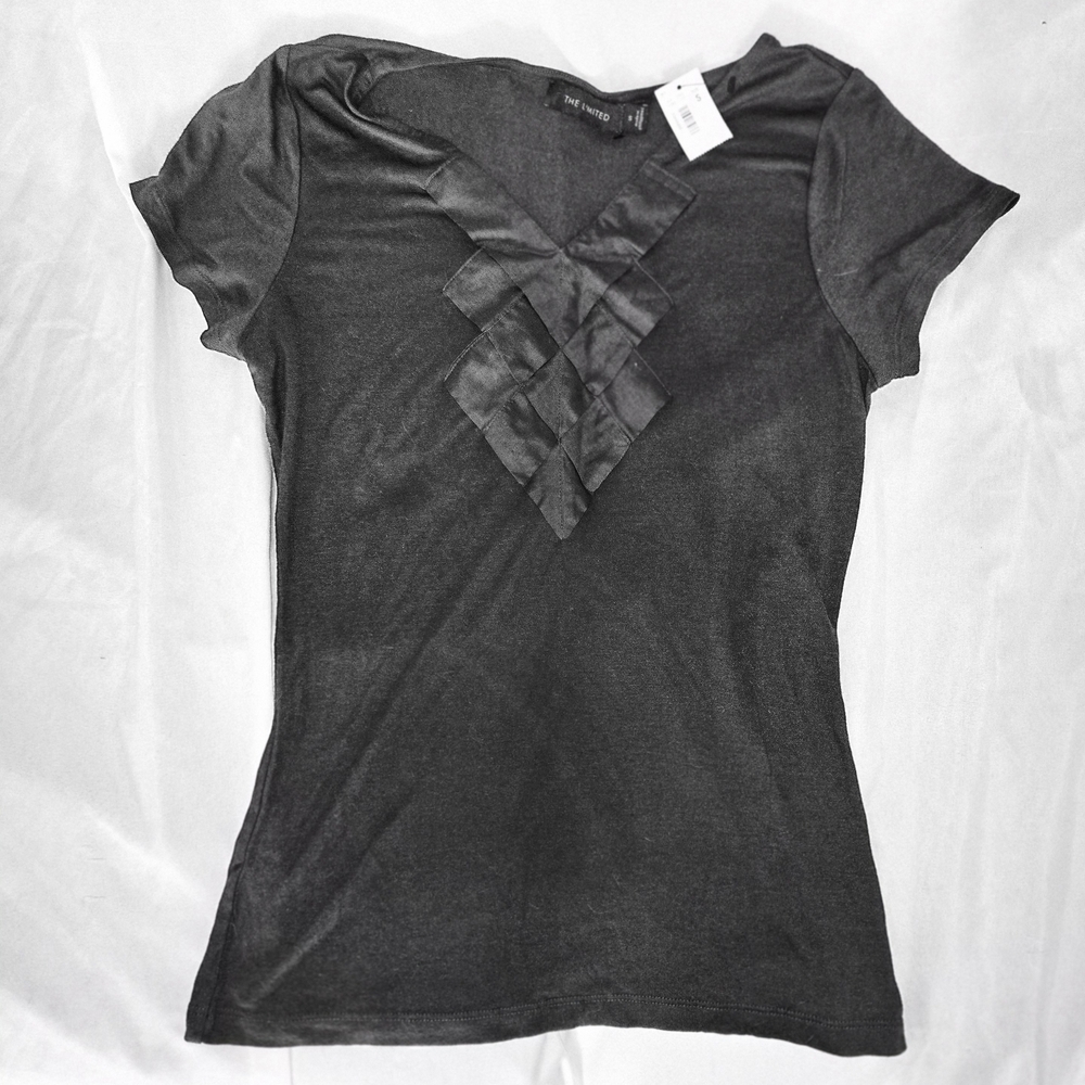 The Limited New Women's Charcoal V-neck Satin Diamond Design Short Sleeve Top
